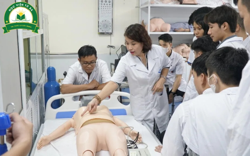 Học Trung cấp Điều dưỡng làm việc ở đâu lương cao hơn?