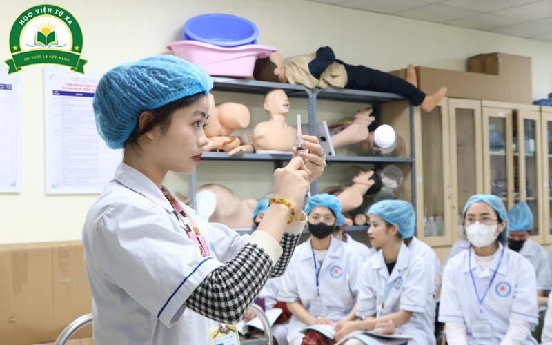 Mức lương học từ xa Trung cấp Y sĩ đa khoa mới ra trường bao nhiêu?