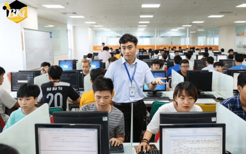 Tại sao nên chọn học từ xa ngành Công nghệ thông tin?