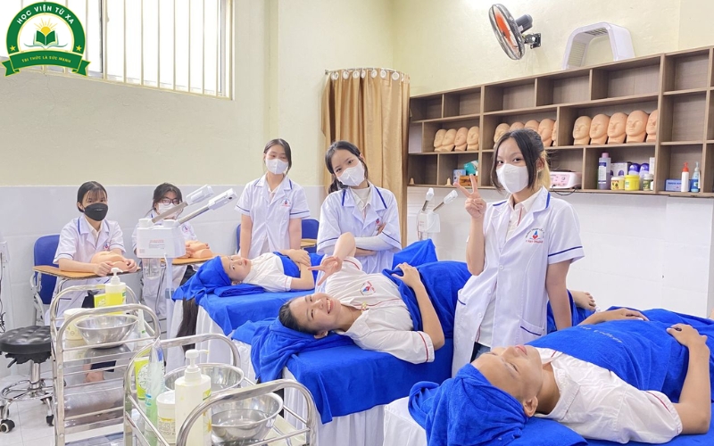 Tại sao nhiều người chọn học từ xa ngành Chăm sóc sắc đẹp?