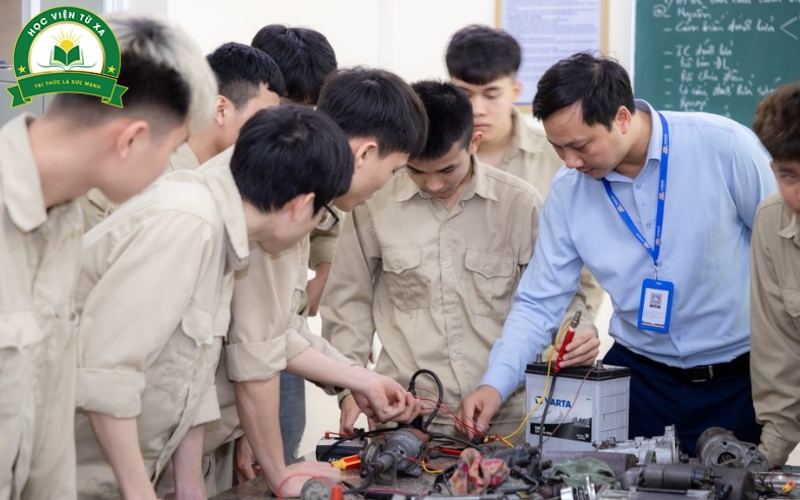 Vì sao nhiều người chọn học từ xa Trung cấp Công nghệ ô tô?