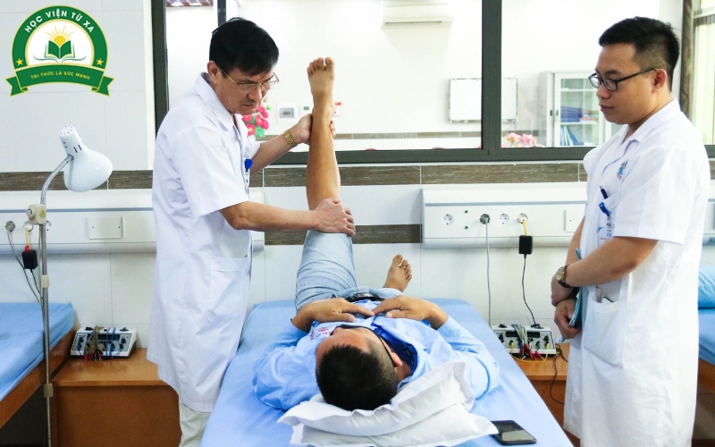 Vì sao nhiều người chọn học từ xa Trung cấp Y học cổ truyền?