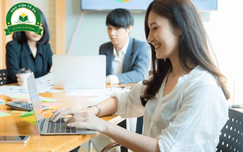 Ai nên học Trung cấp Kế toán học cuối tuần?