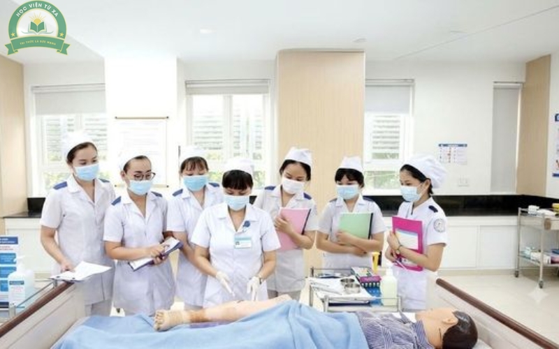 Bí quyết cân bằng giữa công việc và việc học ngành Y sĩ đa khoa học từ xa