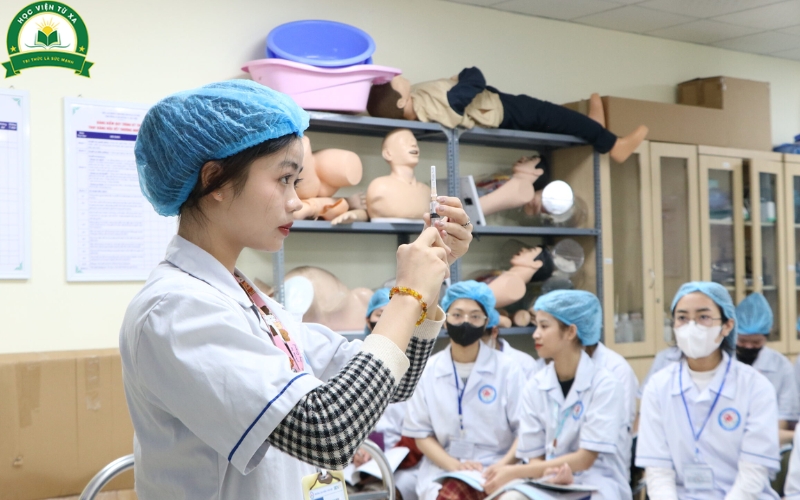 Điều kiện đăng ký Trung cấp Y sĩ đa khoa học cuối tuần có khó không?