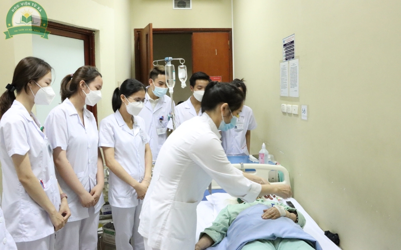 Học ngành Y sĩ đa khoa học từ xa có ảnh hưởng đến công việc không?