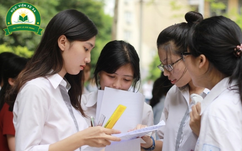 Quy trình thi cử và thực hành Trung cấp học cuối tuần diễn ra ra sao?
