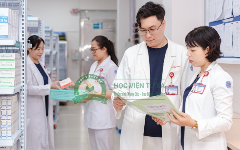 Nên đăng ký học ngành Dược sĩ học từ xa ở đâu tại TPHCM?