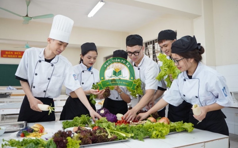 Vì sao nhiều người chọn học ngành Kỹ thuật chế biến món ăn từ xa?