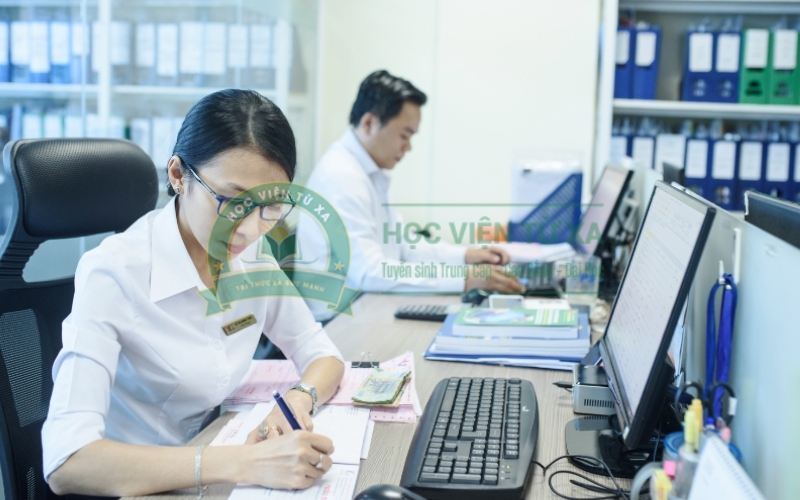 Học Cao đẳng Kế toán vừa học vừa làm có cần thi đầu vào không?