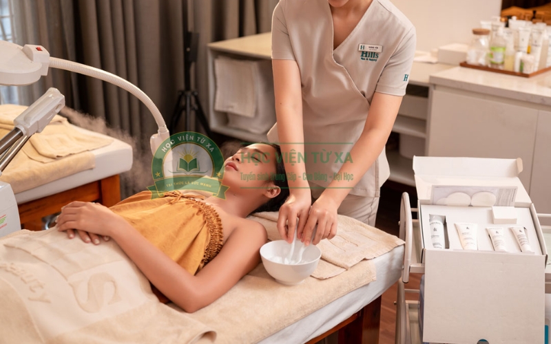 Học phí Văn bằng 2 ngành Chăm sóc sắc đẹp hệ Từ xa bao nhiêu?