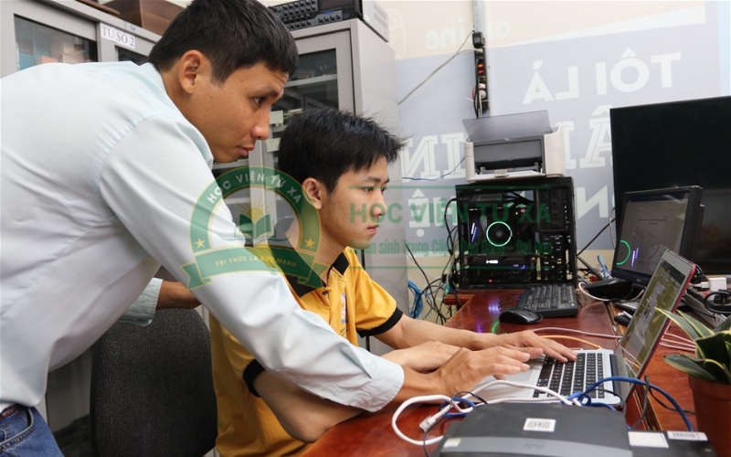 Học Trung cấp CNTT ở đâu phí rẻ? Những điều cần biết trước khi đăng ký