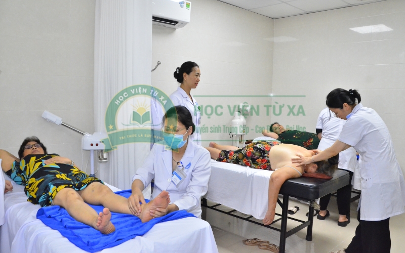 Học Y học cổ truyền hệ Trung cấp có cần thi đầu vào không?
