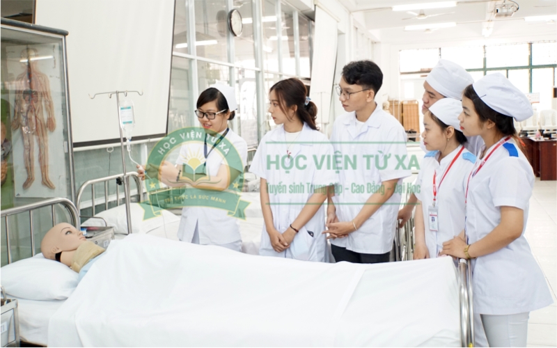 Khóa học Trung cấp Điều dưỡng có hình thức học như thế nào?