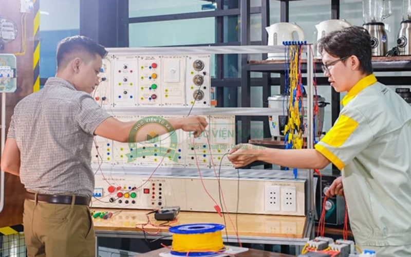 Thời gian học Văn bằng 2 ngành Điện công nghiệp hệ Từ xa bao lâu?