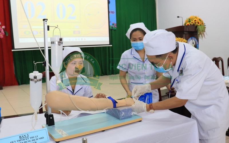 Trung cấp Điều dưỡng học mấy năm?