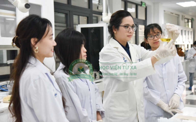 Những trường đào tạo học dược sĩ online tại TPHCM