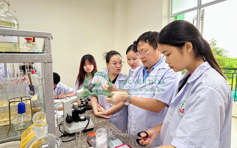Kinh nghiệm chọn Trường học dược Sĩ online tại TPHCM