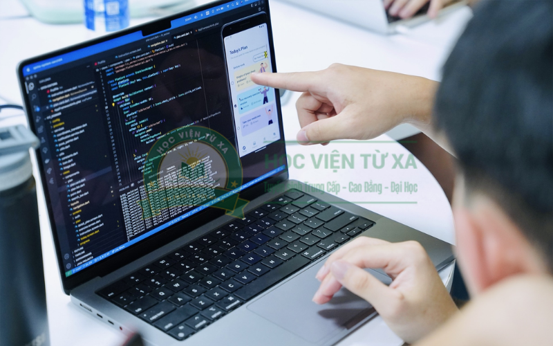 Học Trung cấp CNTT ra trường làm gì và bằng có giá trị không?
