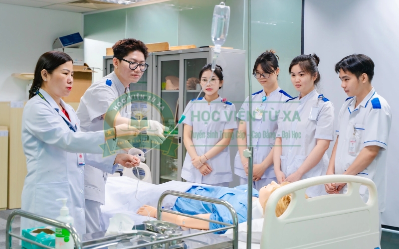 Học Trung cấp Điều dưỡng từ xa ở đâu uy tín tại TPHCM?
