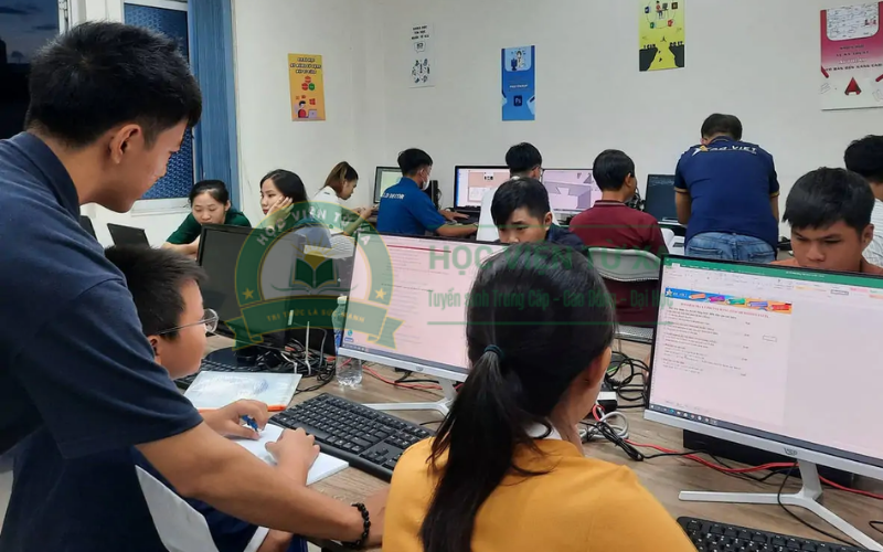 Nên học lớp Trung cấp Kế toán hay chứng chỉ kế toán để dễ xin việc?