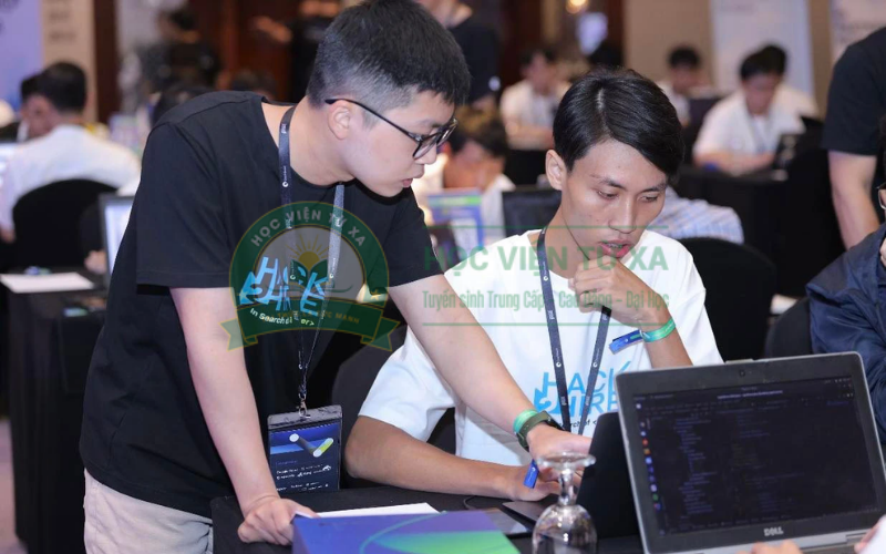 Những trường nào có khóa học Trung cấp CNTT xét tuyển Online?